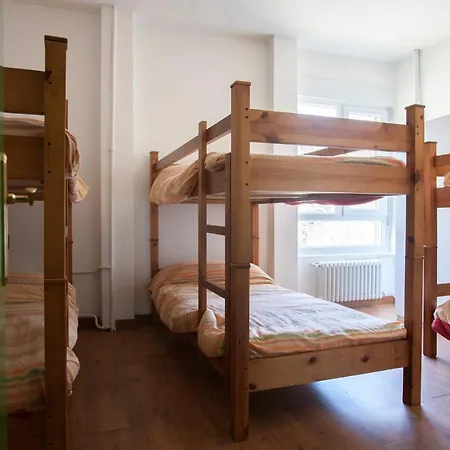 Hostal De *